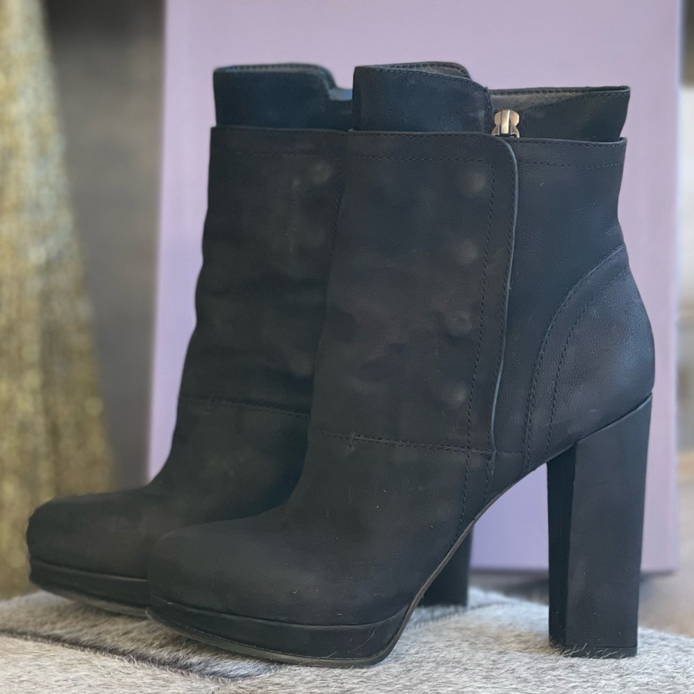 Vera Wang Marilyn platform black bootie - Picture 2 of 9